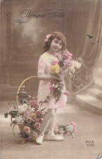 CP BON FETE LITTLE GIRL WITH ROSES FLOWERS BASKET - 93703