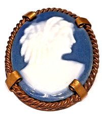 Ancienne Broche en Porcelaine