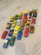 Lot d anciennes voitures