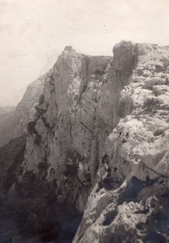 Shepherd house cliff pyrenees - shepherd,