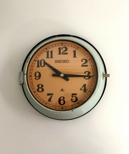 Horloge murale électrique