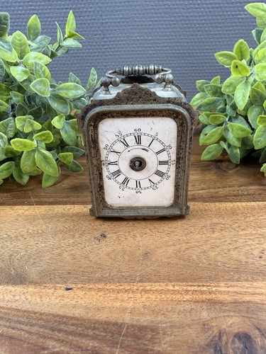 Ancien réveil mécanique - ,