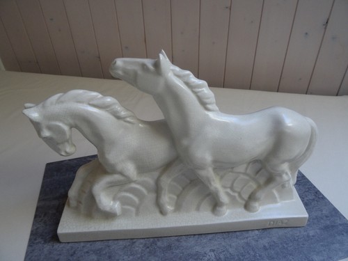 Couple chevaux sur socle art