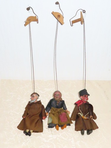 Trois marionnettes antiques - marionnettes,