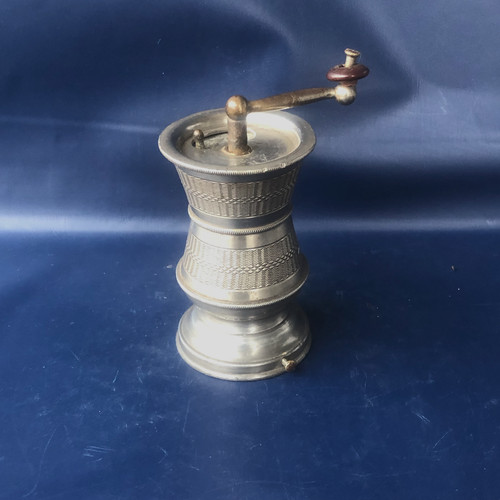 Ancien rare moulin poivre - , a