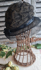 ANCIEN CHAPEAU VINTAGE EN DENTELLE  FINE NOIRE AVEC NOEUD