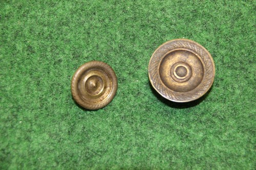 Deux boutons commode 1 er - deux,