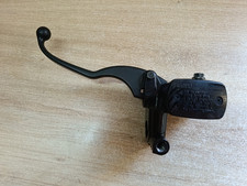 UN MAITRE CYLINDRE DE FREIN