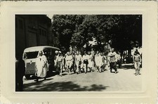 OLD PHOTO - VINTAGE SNAPSHOT - TRUCK VAN TUBE STREET - TRUCK