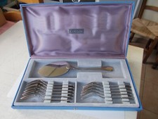 Service à gâteaux, 11