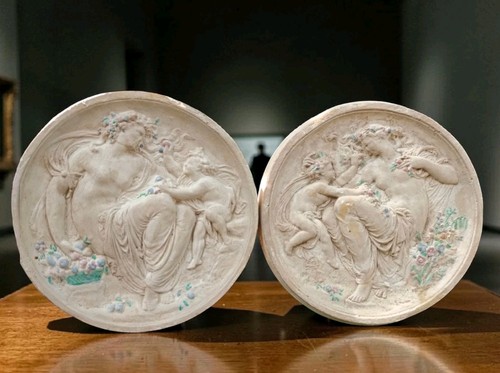 Paire bas reliefs art - reliefs,