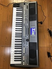 Yamaha PSR-S670 61-Key Keyboard Portatone Synthétiseur avec adaptateur secteur