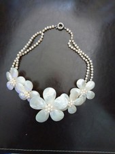 COLLIER 5 FLEURS FAIT MAIN 