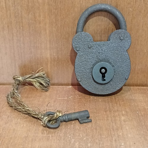 Ancien cadenas fer - en, tête