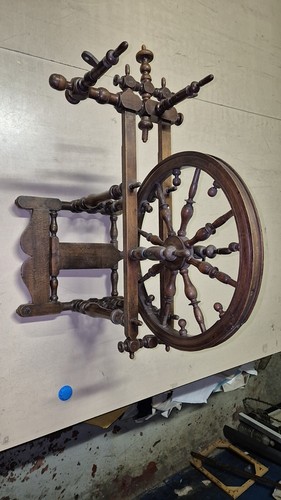 Ancien rouet bois tissage - rouet, bois,
