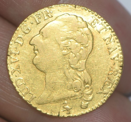 Louis xvi or à - xvi,,