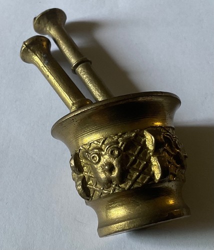 Mortier pilons antique avec - mortier,