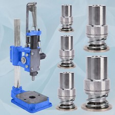 Industriel Accident Vasculaire Cérébral Bouton Faisant Presse De Machine Vierges