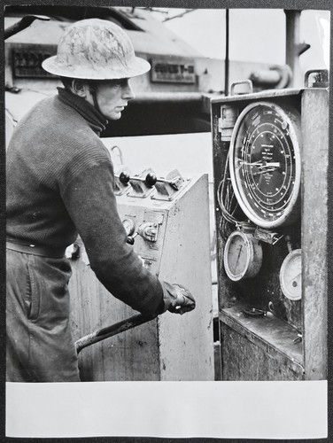 Yan jean dieuzaide - jean, pétrole