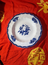 Assiette plate en porcelaine