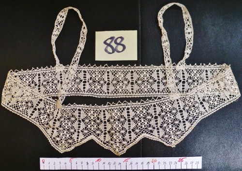 Dentelle ancienne cache corset - dentelle,