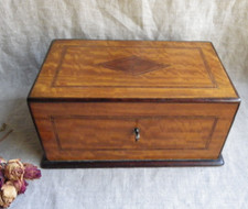 ANCIEN COFFRE EN BOIS, BOÎTE EN MARQUETERIE - XIXème