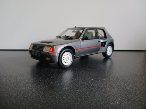 Voiture miniature peugeot 205 - voiture,