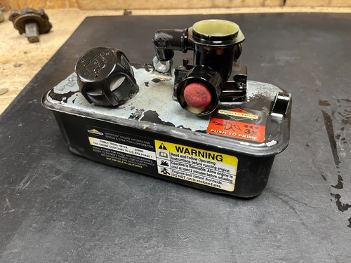 Reservoir carburateur - reservoir,