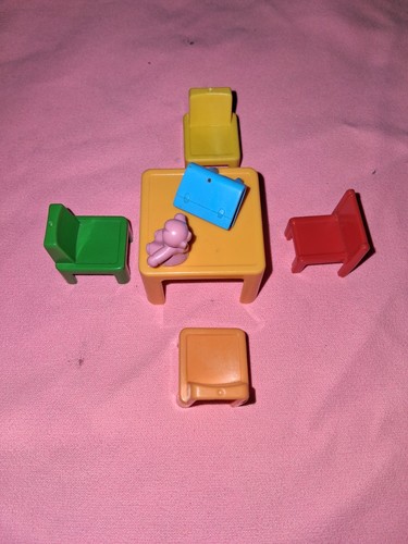 Playmobil table jaune chaise/