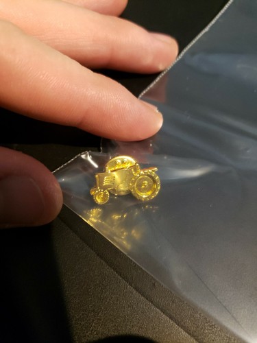 Pinback gold tone - ,