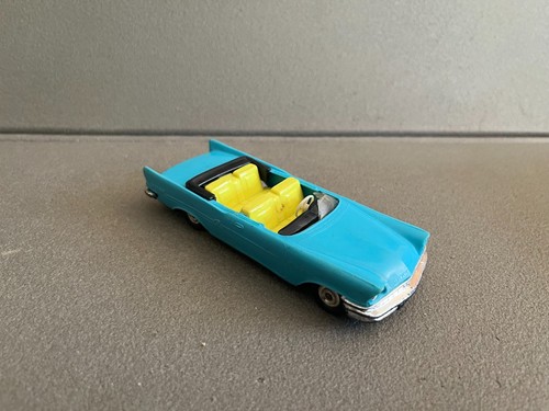 Ancienne voiture miniature - ancienne,