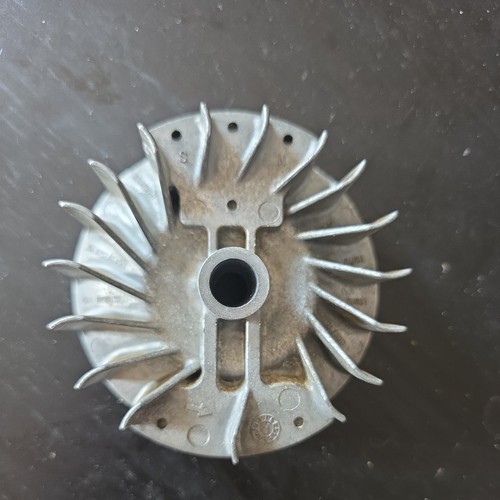 Volant moteur stihl - moteur,