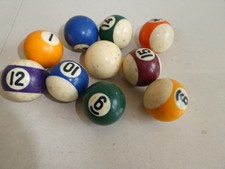 10 petites boules de billard