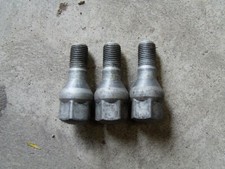 3 goujons de roue scooter