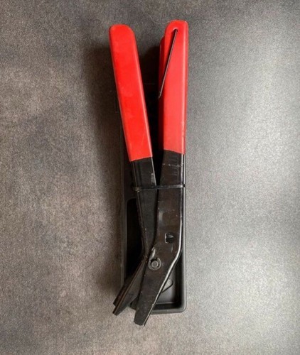 Pince chevilles métallique - pince,