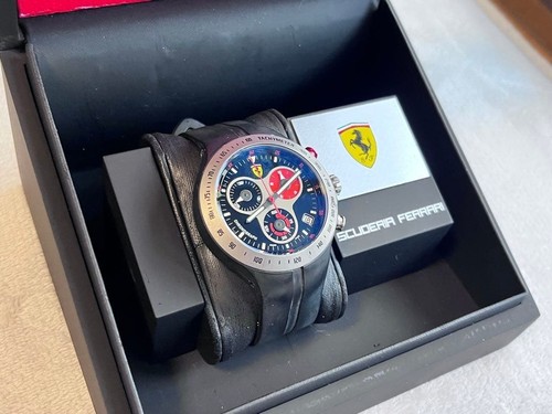 Montre chronographe quartz - à,