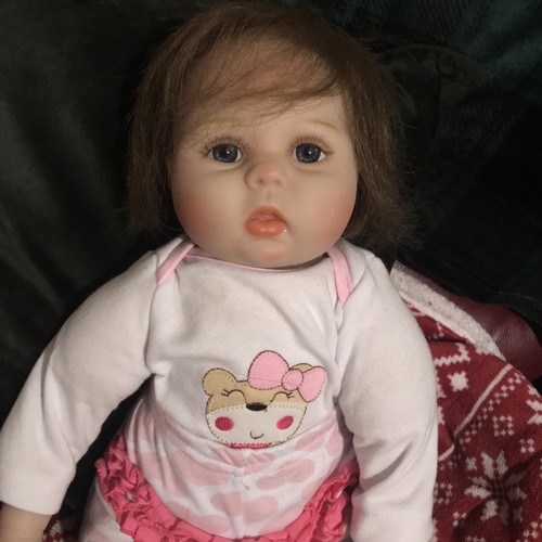 Poupée réaliste bébé