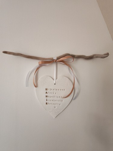 Coeur argile sur bois flotté