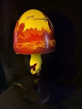 lampe en pâte de verre signée Galle Tip art nouveau