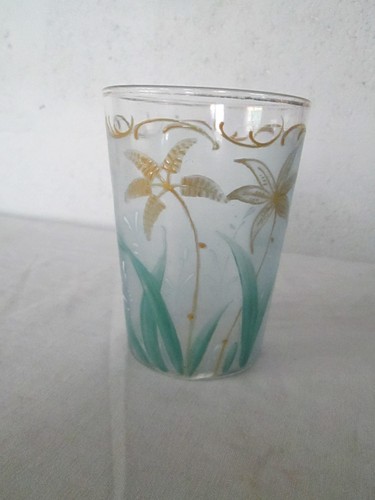 Verre gobelet ancien émaillé