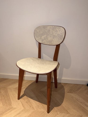 Chaise bois marron intérieur