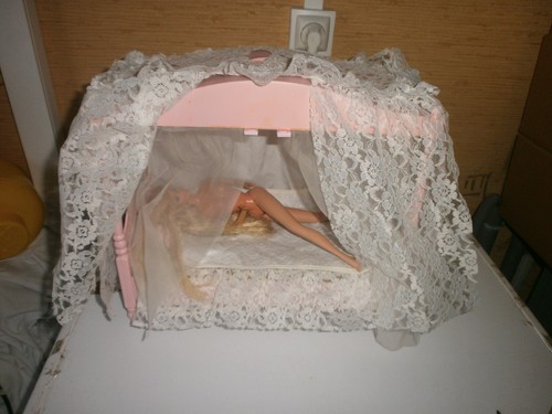 Barbie lit baldaquin - a,