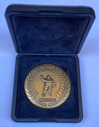 Medaille dans boite - dans, sa