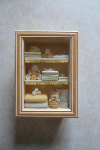 Petite vitrine decorative - petite,