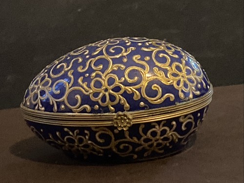 Egg shaped box - porcelain, le