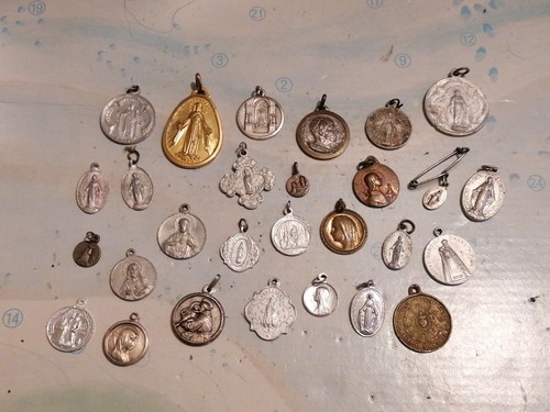 Lot médailles religieuse - ,