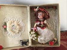 Petite Poupée Ancienne En Porcelaine, Paris France, Dans Beau Coffret Ancien