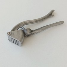 Ancien Presse ail dénoyauteur