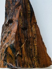 Oeil de tigre brut : 1106 grs.