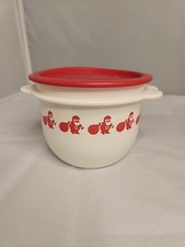 Tupperware 2513 White Christmas Santa Sack 26 Oz Bowl w/2423 One Touch Red Lid